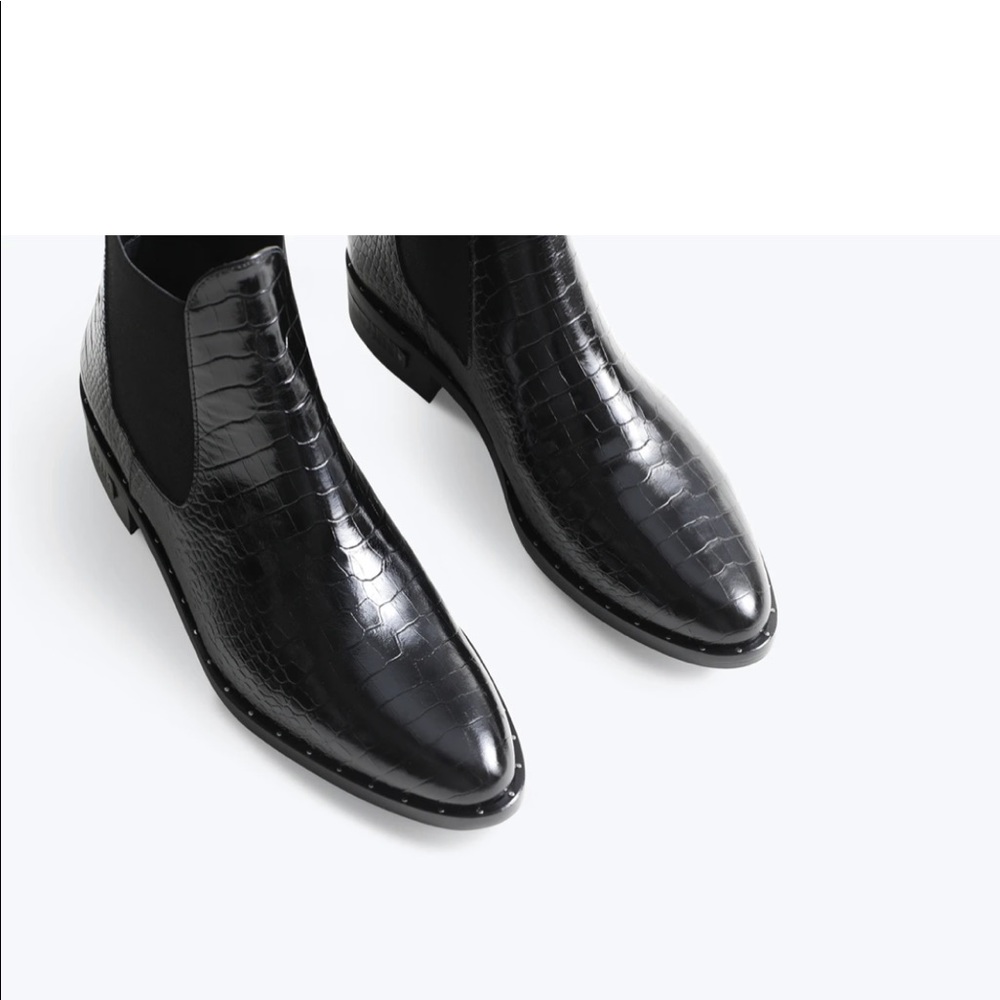 Freda Salvatore Sleek Chelsea Boot